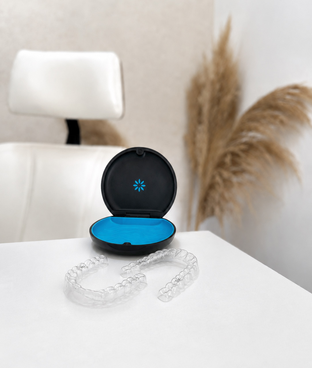 Alinhador Invisalign transparente